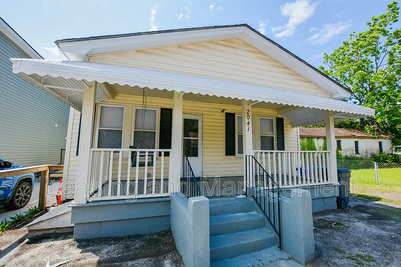 2 bed, 1.0 bath, 1080 sqft, $1,850 — Photo 1