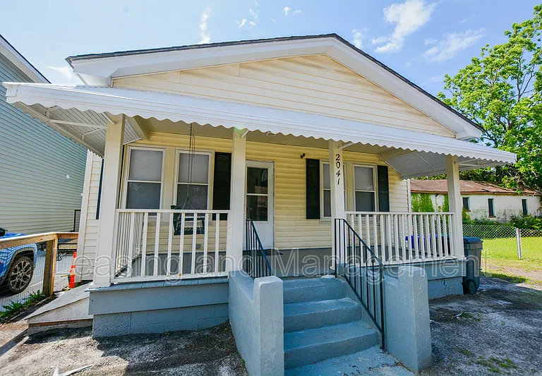 2041 Groveland Ave — Photo 1