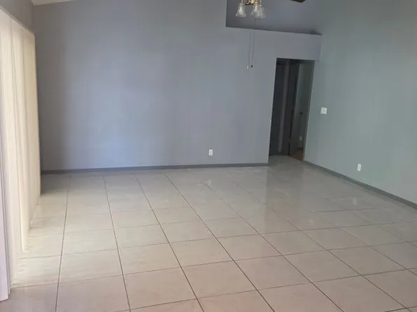 100 Kings Way, Royal Palm Beach, FL 33411