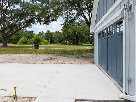 5th image of 481 SW Legion Dr