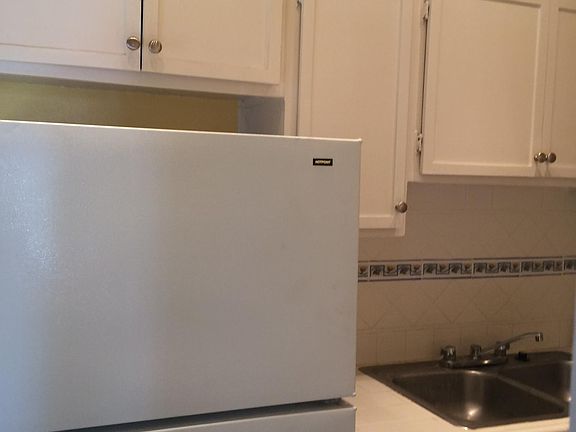 4th image of 635 N Orange Dr APT 1