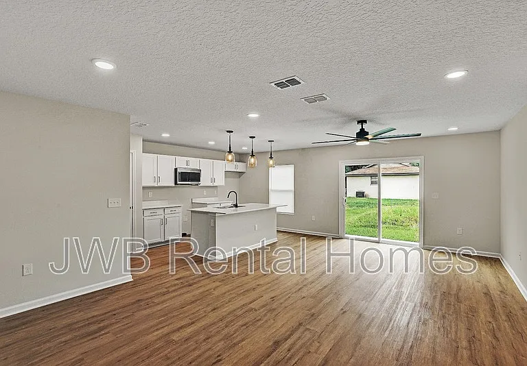 9144 9th Ave — Photo 3