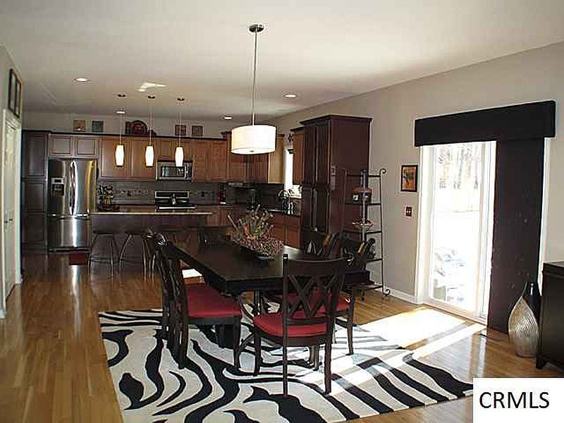 2nd image of 923 MACARTHUR Drive