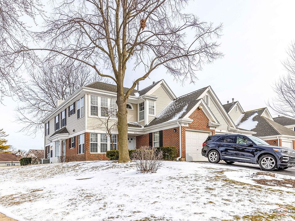 1st image of 325 Green Knoll Ln #325