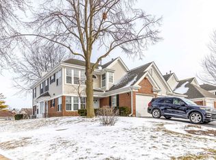 325 Green Knoll Ln #325, Streamwood, IL 60107