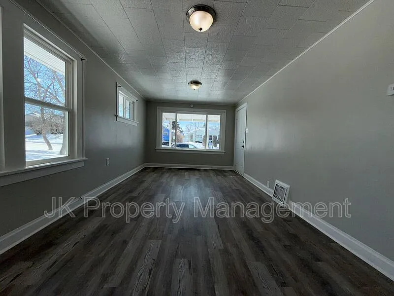 2 bed, 1.0 bath, 1500 sqft, $1,350 — Photo 3