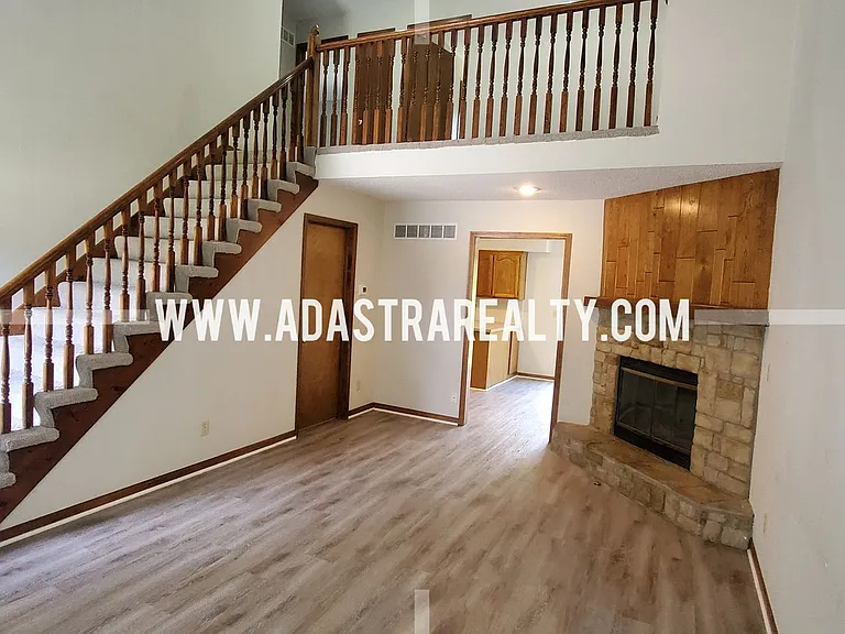 6622 W 149th Ter — Photo 3