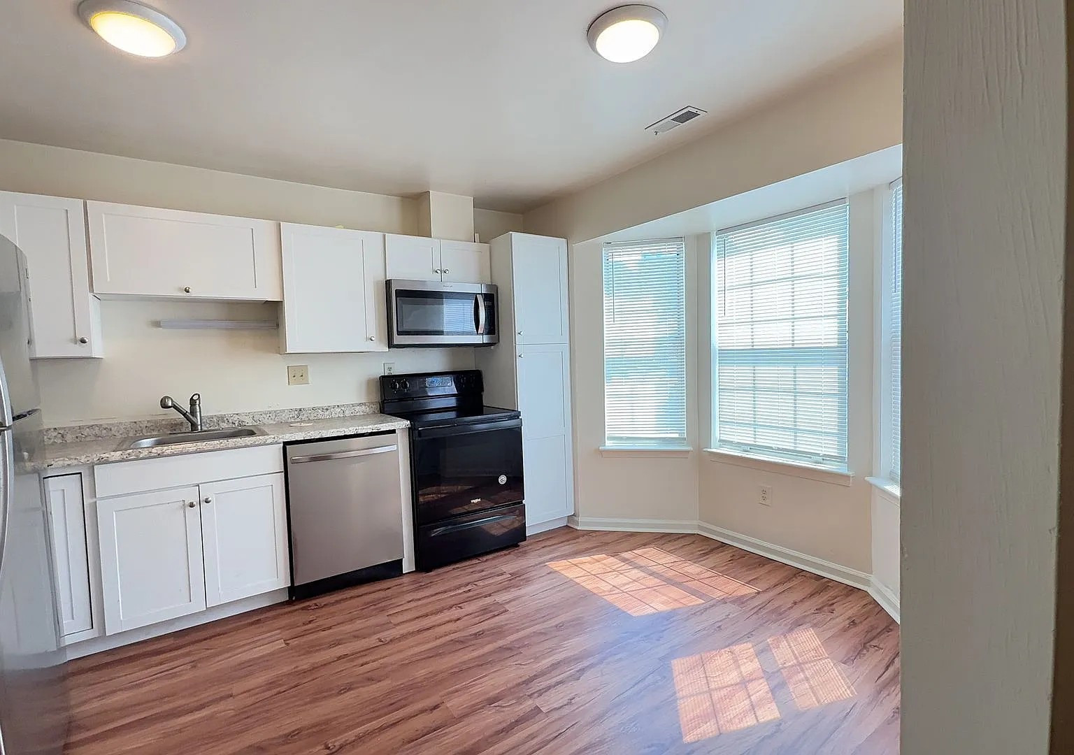 Beautiful 3 Bedroom Home in Virginia Beach with Updated Kitchen! — Photo 3