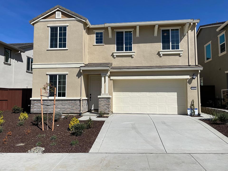 1st image of 4404 Sanderson Dr
