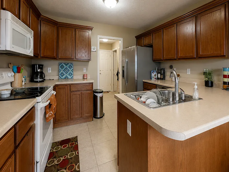 206 Gentian St — Photo 15