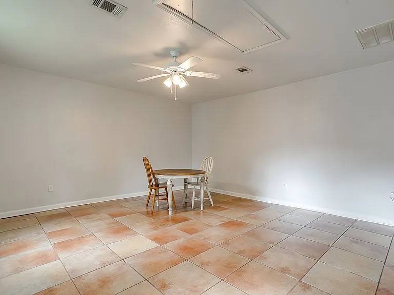 3256 Greene Ave — Photo 10