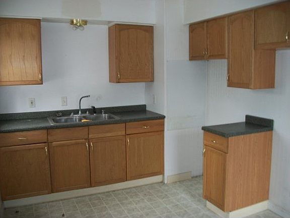 3rd image of 1327 Alcott Dr
