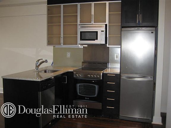 3rd image of 210 W 70th St APT 1404