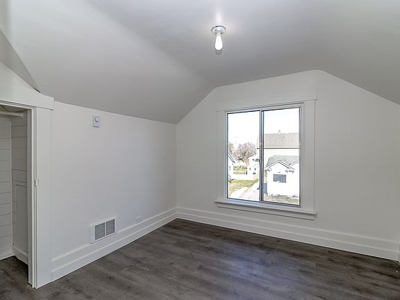 3rd image of 3604 Hoyt Ave #B