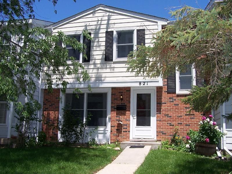 1st image of 821 Lexington Cir