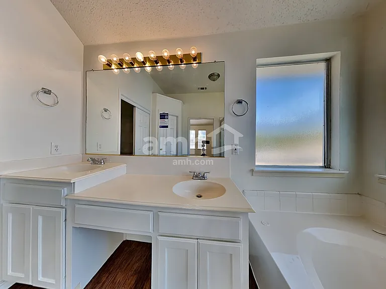 601 Ridgemont Dr — Photo 16
