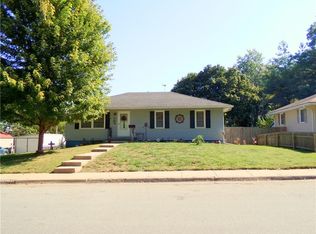 318 N 18th St, Leavenworth, KS 66048