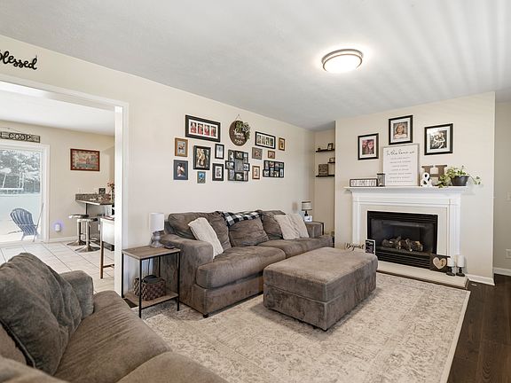 3rd image of 3379 Burns Blvd