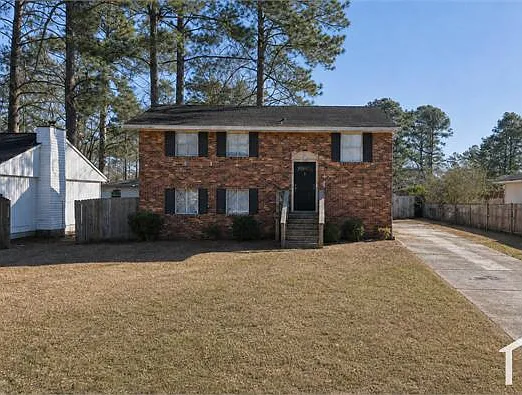 1610 Apple Valley Dr — Photo 1