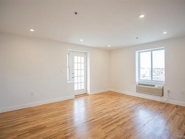 10 Franklin Blvd #203 — Photo 7