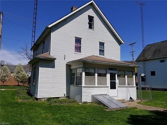 3rd image of 434 E Chestnut St