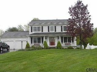 21 Heather Dr, Clifton Park, NY 12065