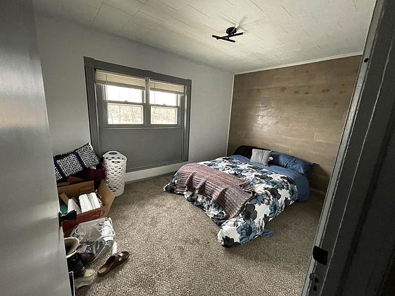 4th image of 119 E Logan St APT 3