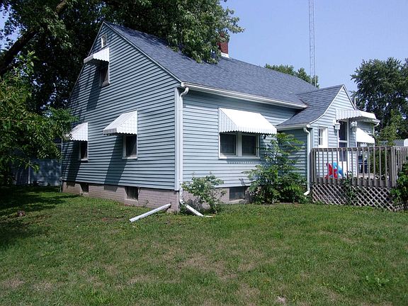 2nd image of 215 W Clay St