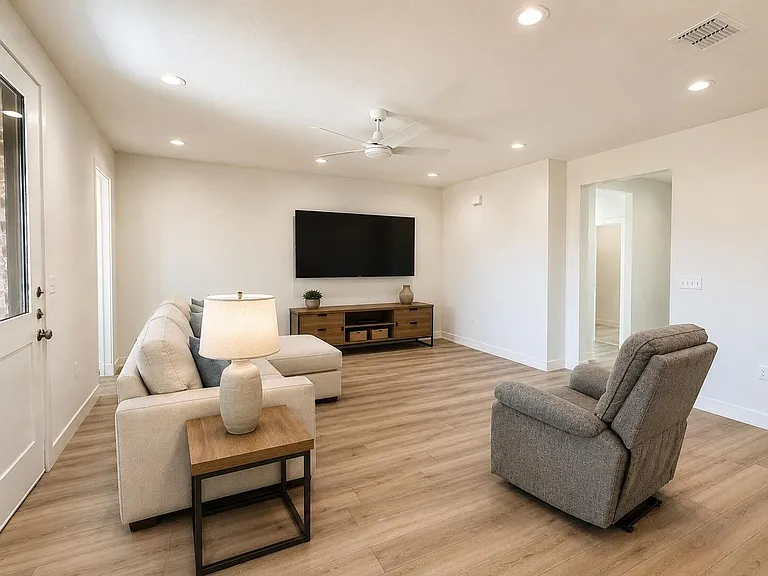 317 Cowboy Ln — Photo 3