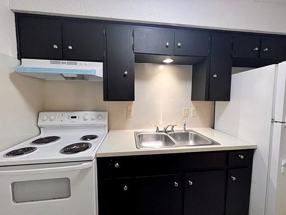 3rd image of 3104 Stoneway Dr #107