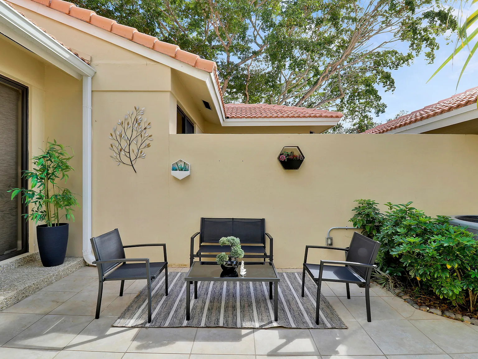 2 bed, 2.0 bath, 1491 sqft, $11,000 — Photo 4