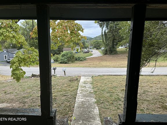 5th image of 112 Redwood Dr