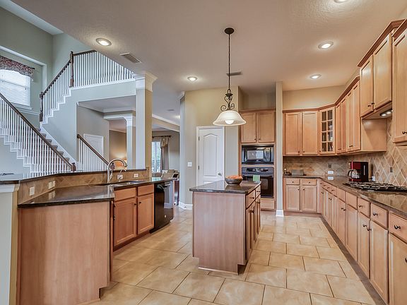 3rd image of 328 Alvar Cir