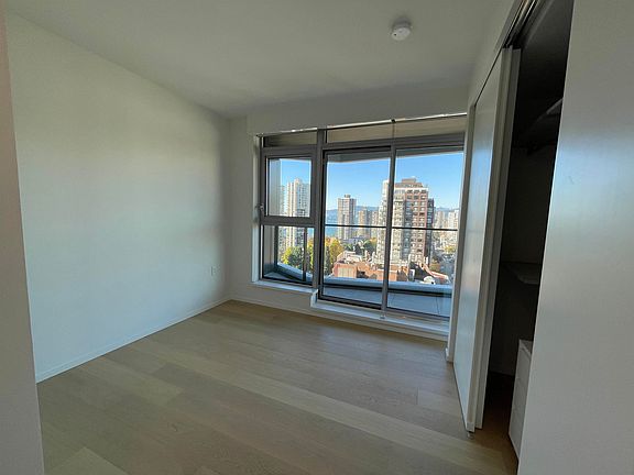 4th image of 889 Pacific St #1506