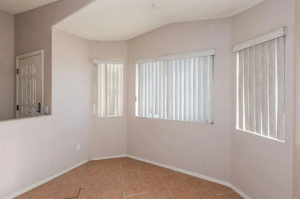 4 bed, 1770 sqft, $2,090 — Photo 4