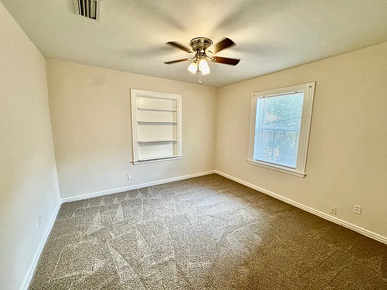 3102 College St — Photo 24