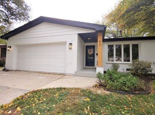 92 N Lambert Rd, Glen Ellyn, IL 60137