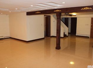 78 Beach Rd, Great Neck, NY 11023