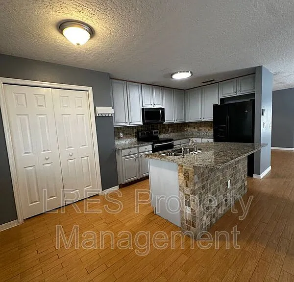 2825 Cliffe Ct — Photo 12