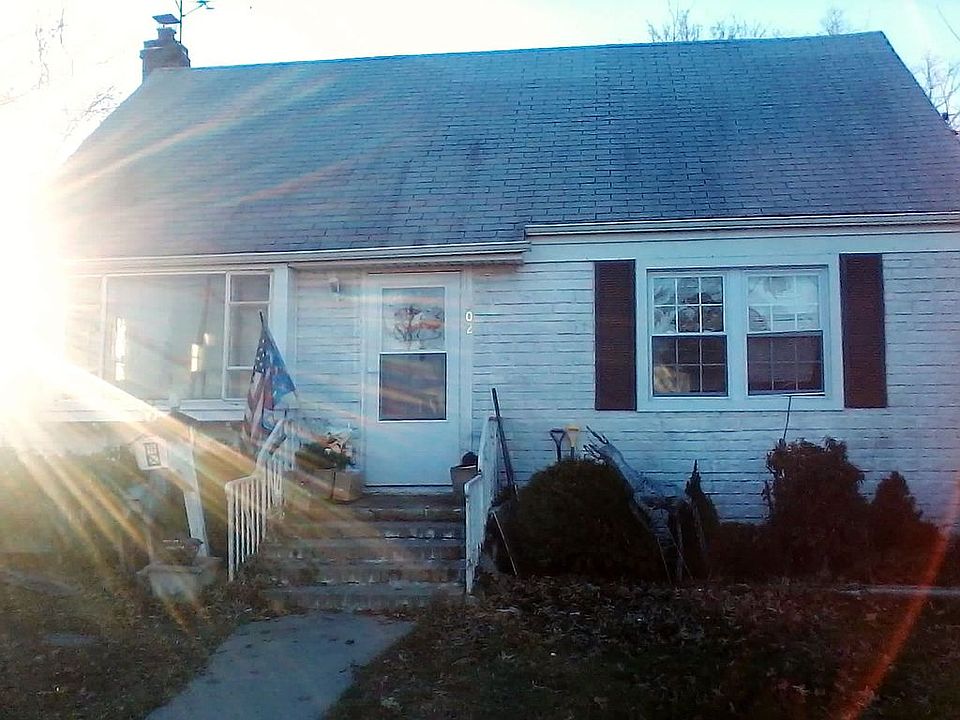 1st image of 302 Massapequa Ave