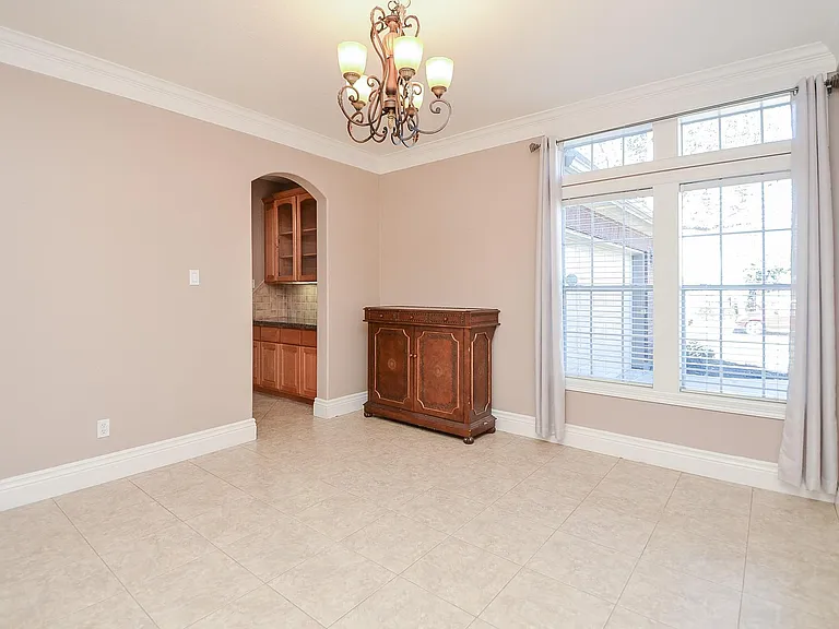 5835 Stratford Gardens Dr — Photo 3