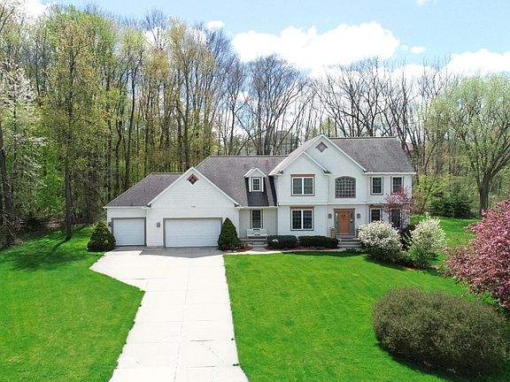 2nd image of 184 Summerfield Ct SW