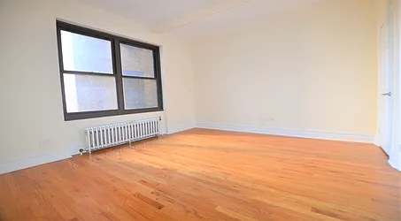 Rented by Manhattan Realty Group