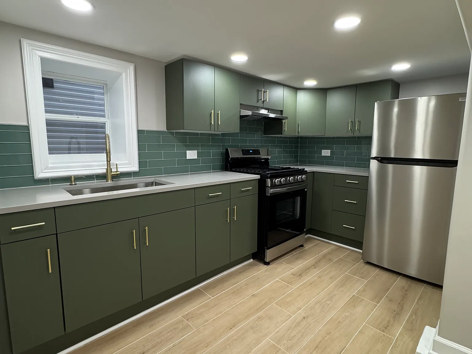 2 bed, 1000 sqft, $2,200 — Photo 3