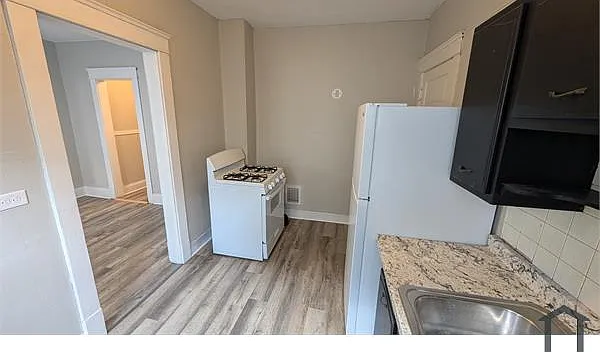 2787 E 127th St #2 — Photo 2