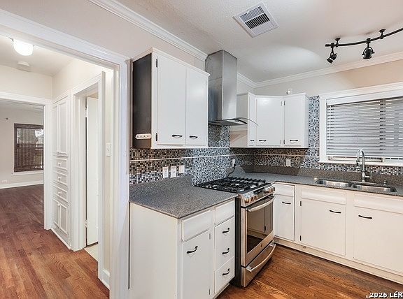 4th image of 167 E Edgewood Pl