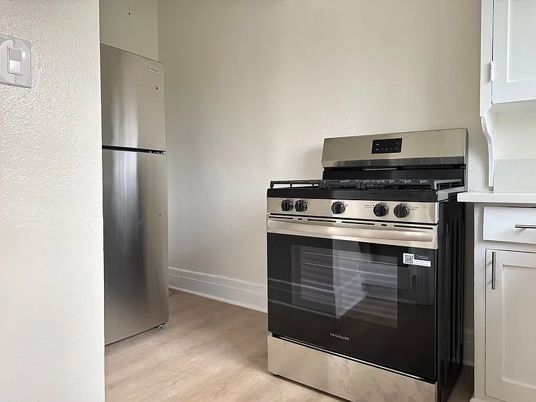 207 S Berendo St #212 — Photo 5