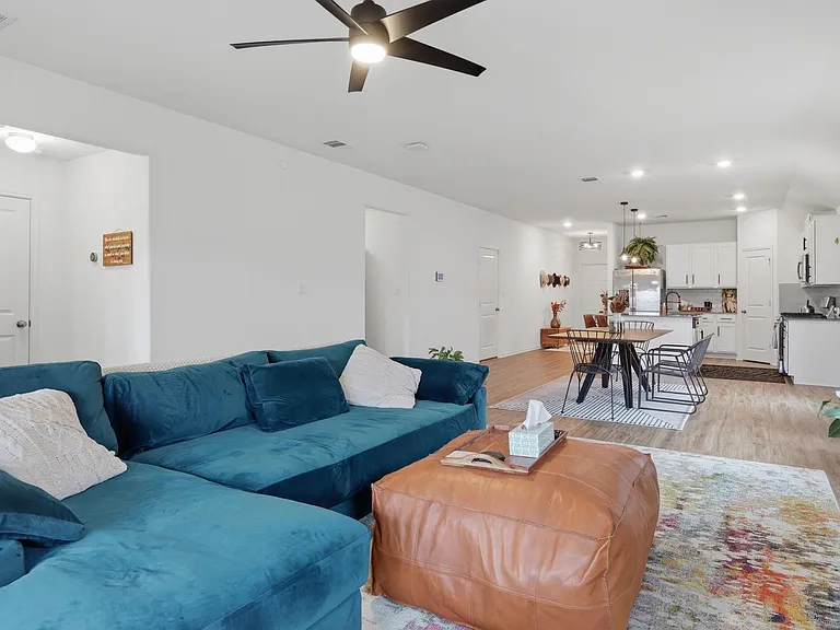 129 Esparza Dr — Photo 3