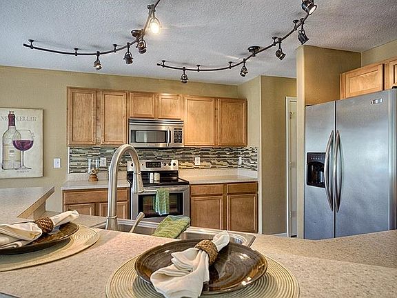 5th image of 18146 Leamington Ln