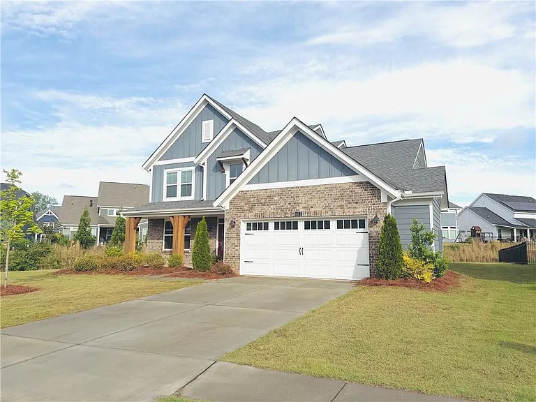 607 Michigan Cir — Photo 2